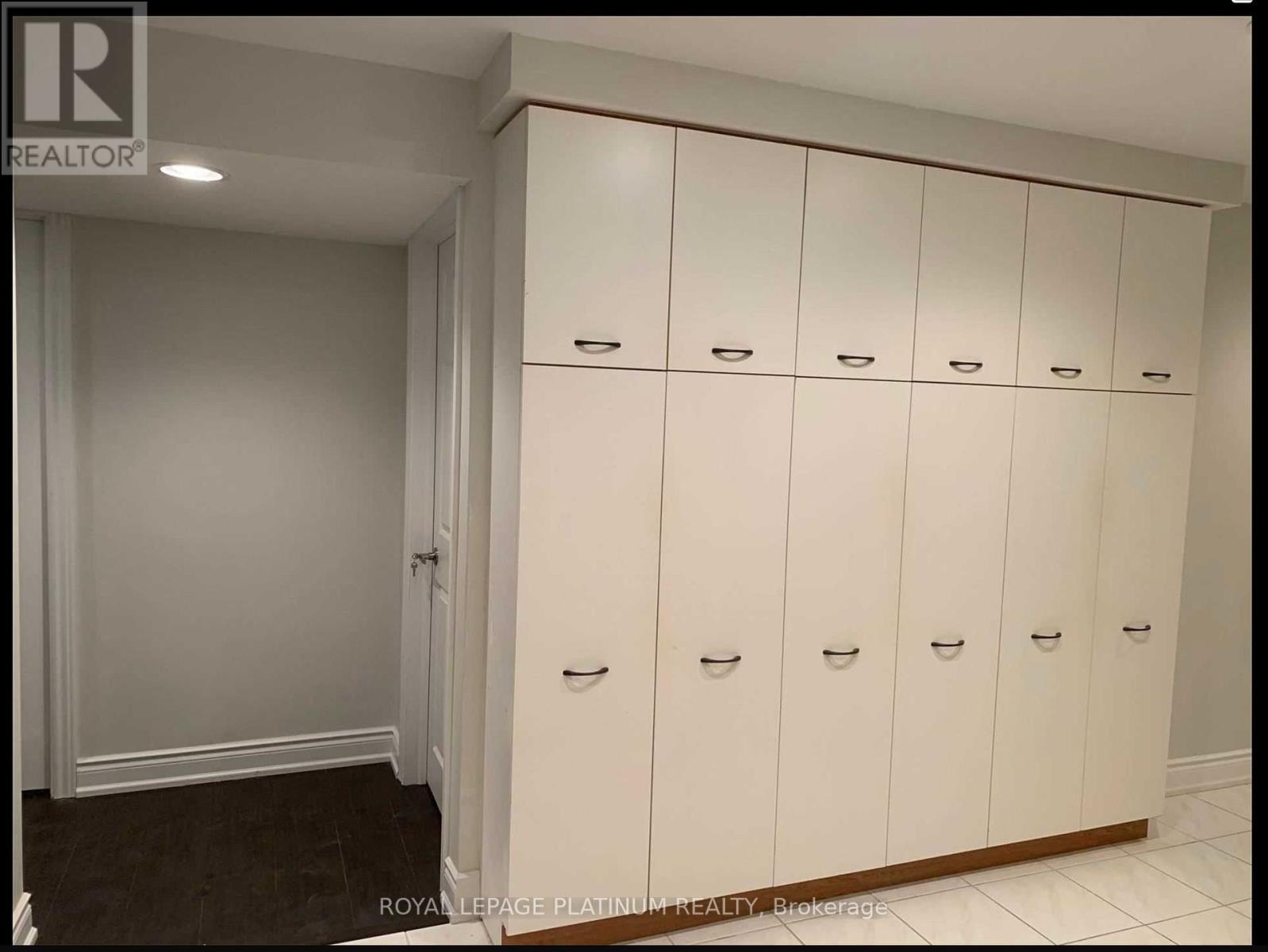 Legal Basement - 1540 Manorbrook Crt., Mississauga, Ontario  L5M 4A8 - Photo 11 - W12442628