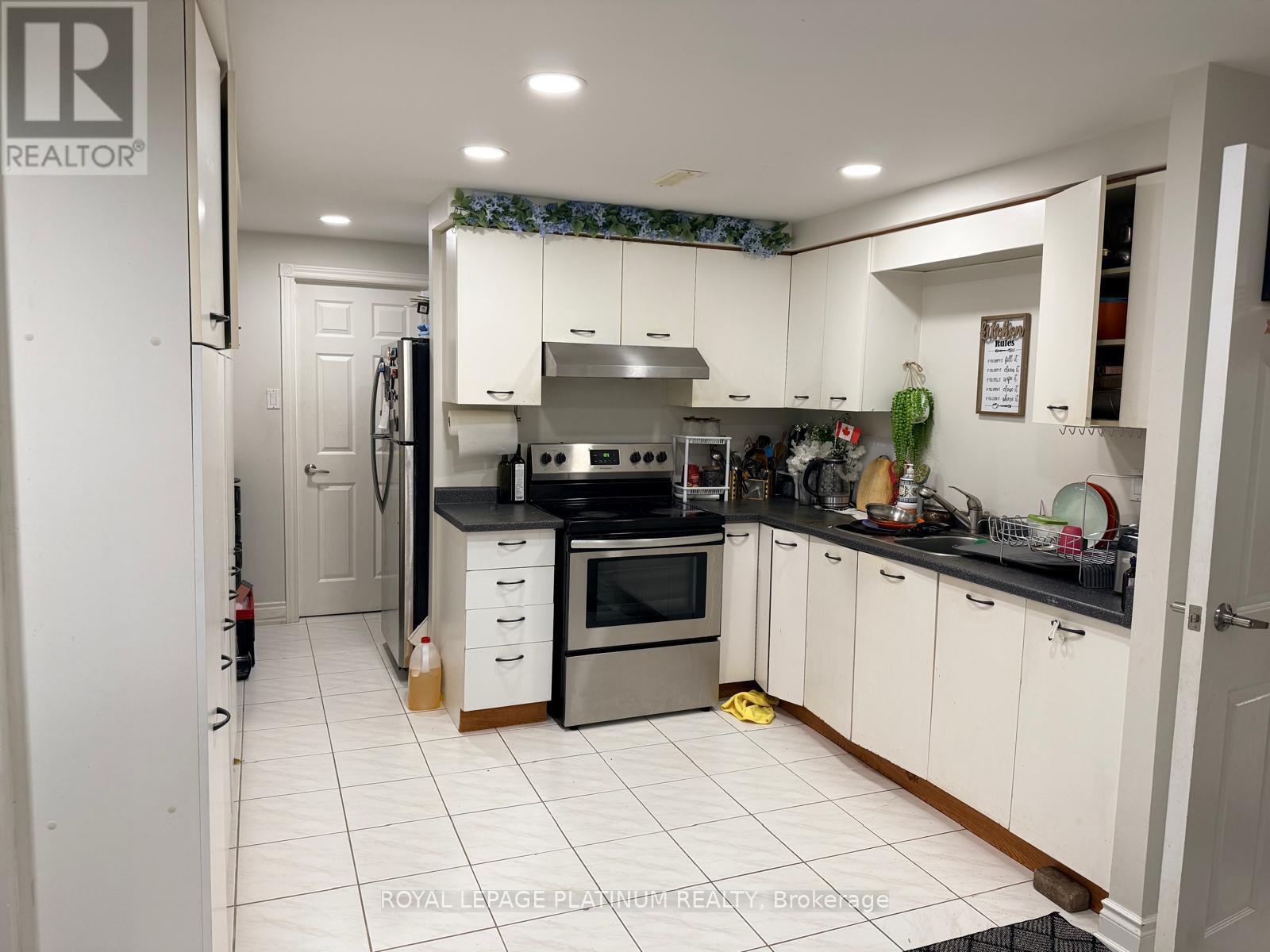 Legal Basement - 1540 Manorbrook Crt., Mississauga, Ontario  L5M 4A8 - Photo 8 - W12442628