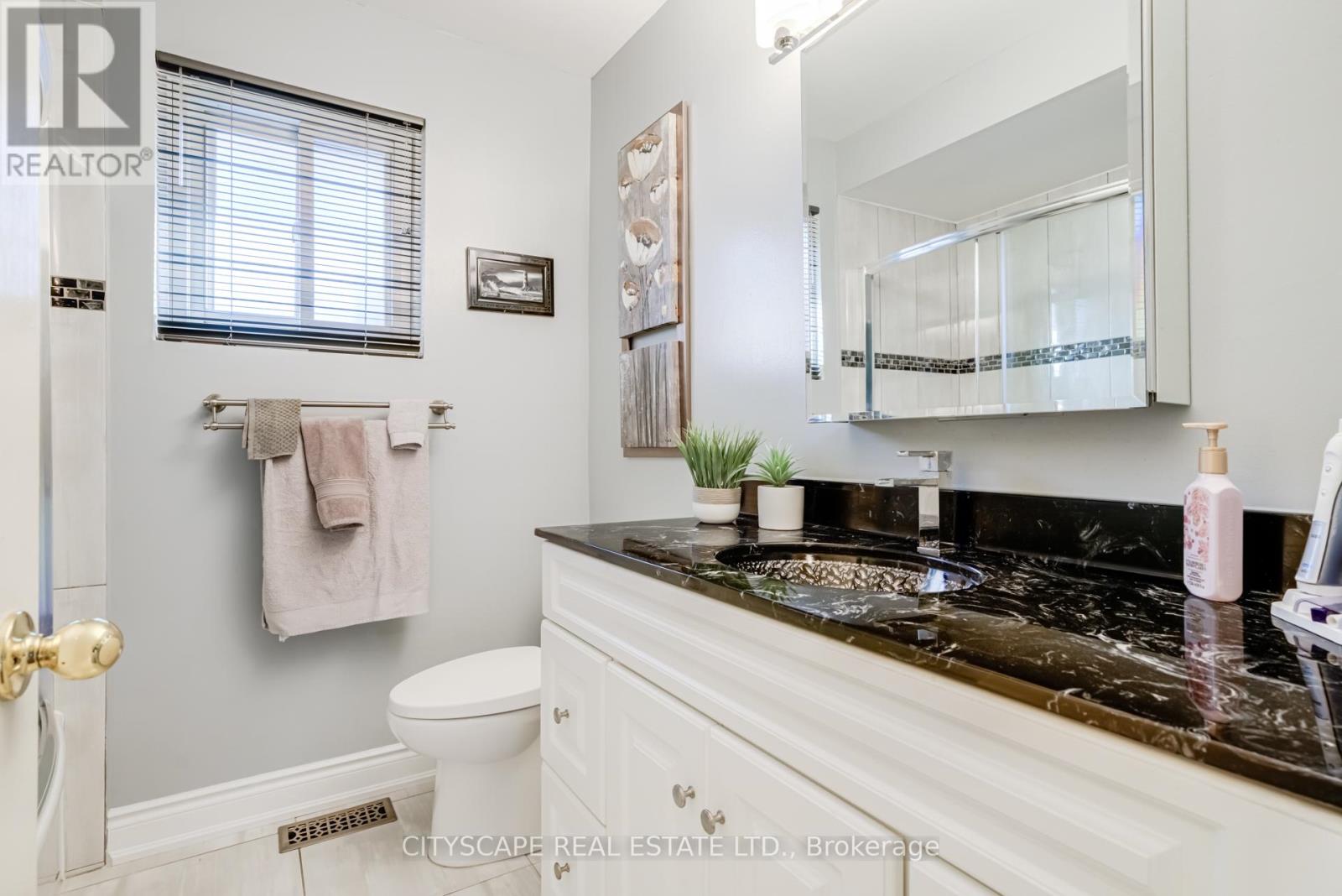 22 Jade Crescent, Brampton (Northgate), Ontario  L6S 3H1 - Photo 19 - W12442630