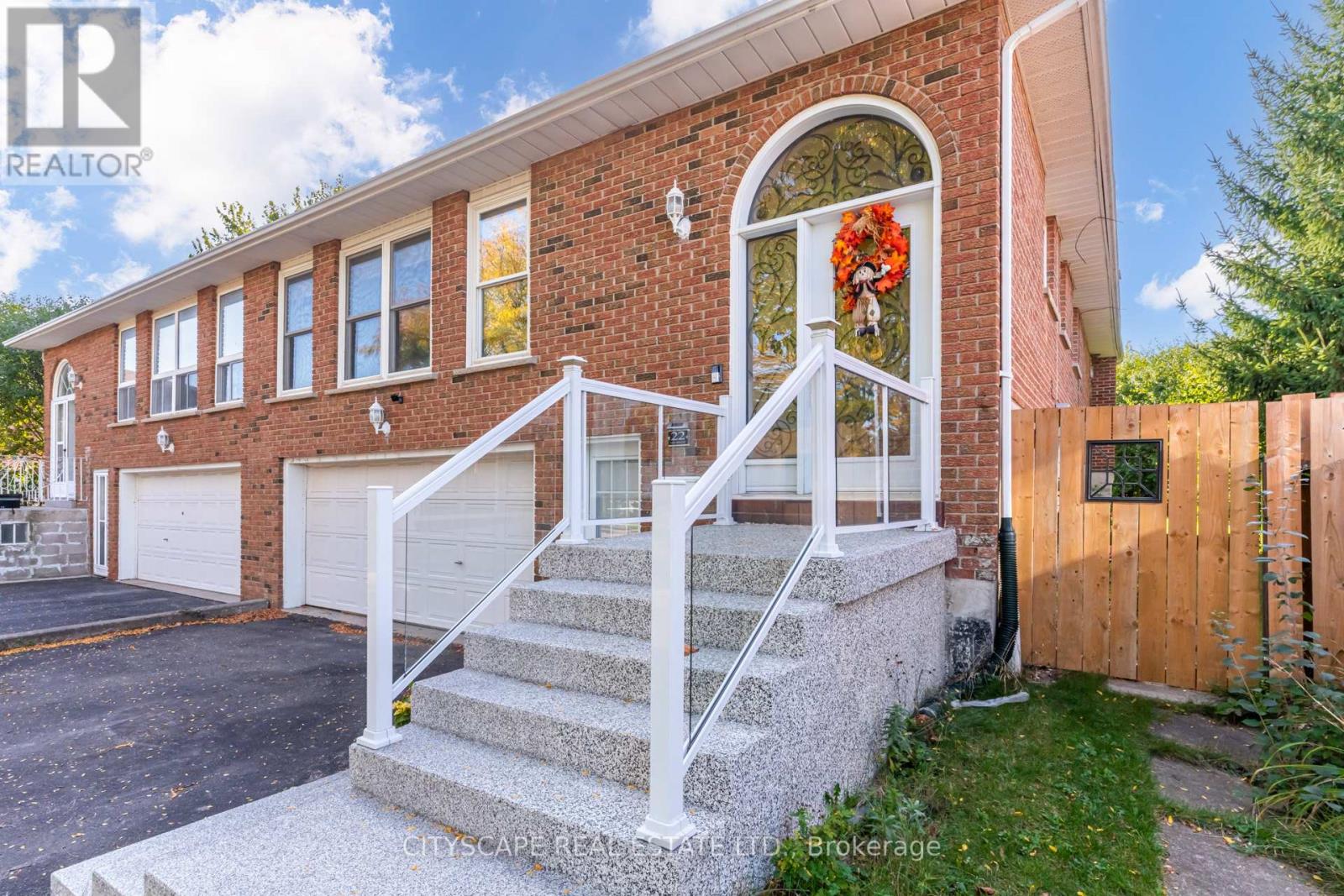 22 Jade Crescent, Brampton (Northgate), Ontario  L6S 3H1 - Photo 2 - W12442630