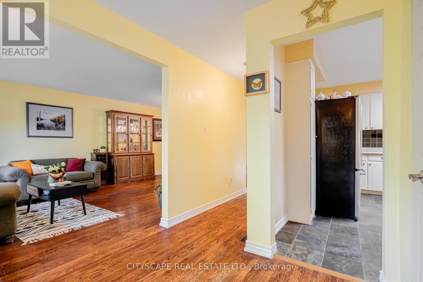 22 Jade Crescent, Brampton (Northgate), Ontario  L6S 3H1 - Photo 3 - W12442630