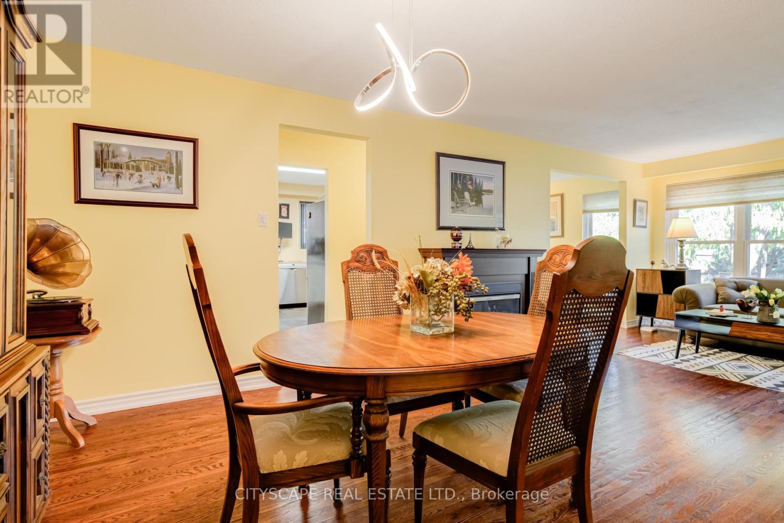 22 Jade Crescent, Brampton (Northgate), Ontario  L6S 3H1 - Photo 7 - W12442630