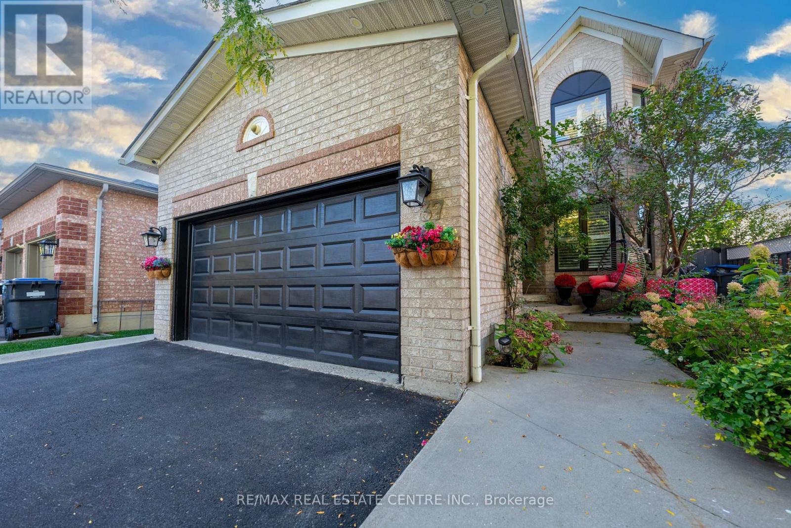 37 Pebblestone Circle, Brampton, Ontario  L6X 4N2 - Photo 1 - W12442639