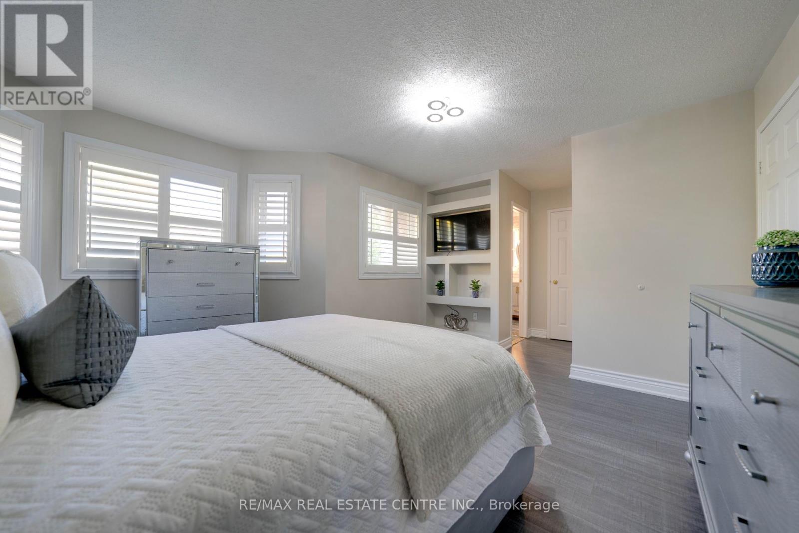 37 Pebblestone Circle, Brampton, Ontario  L6X 4N2 - Photo 23 - W12442639