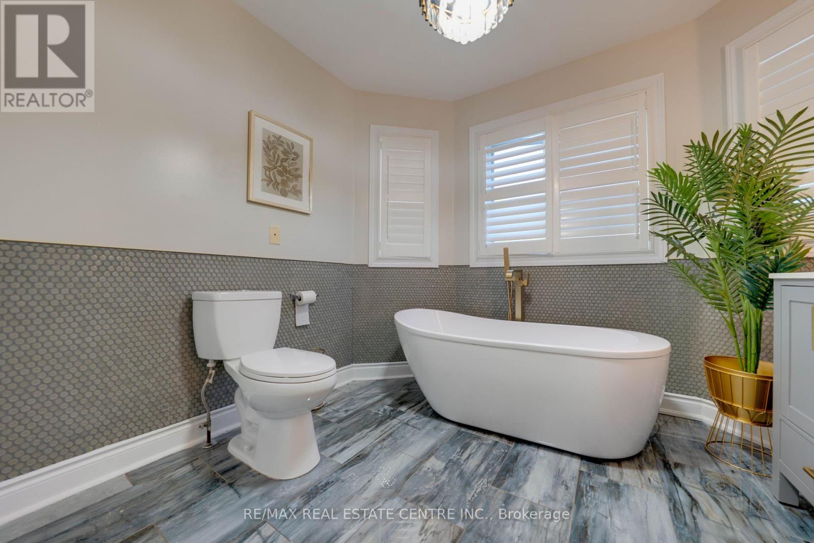 37 Pebblestone Circle, Brampton, Ontario  L6X 4N2 - Photo 28 - W12442639