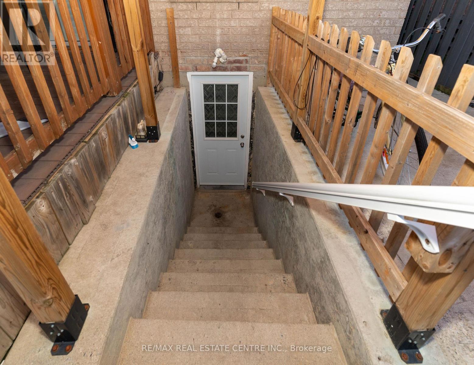 37 Pebblestone Circle, Brampton, Ontario  L6X 4N2 - Photo 39 - W12442639