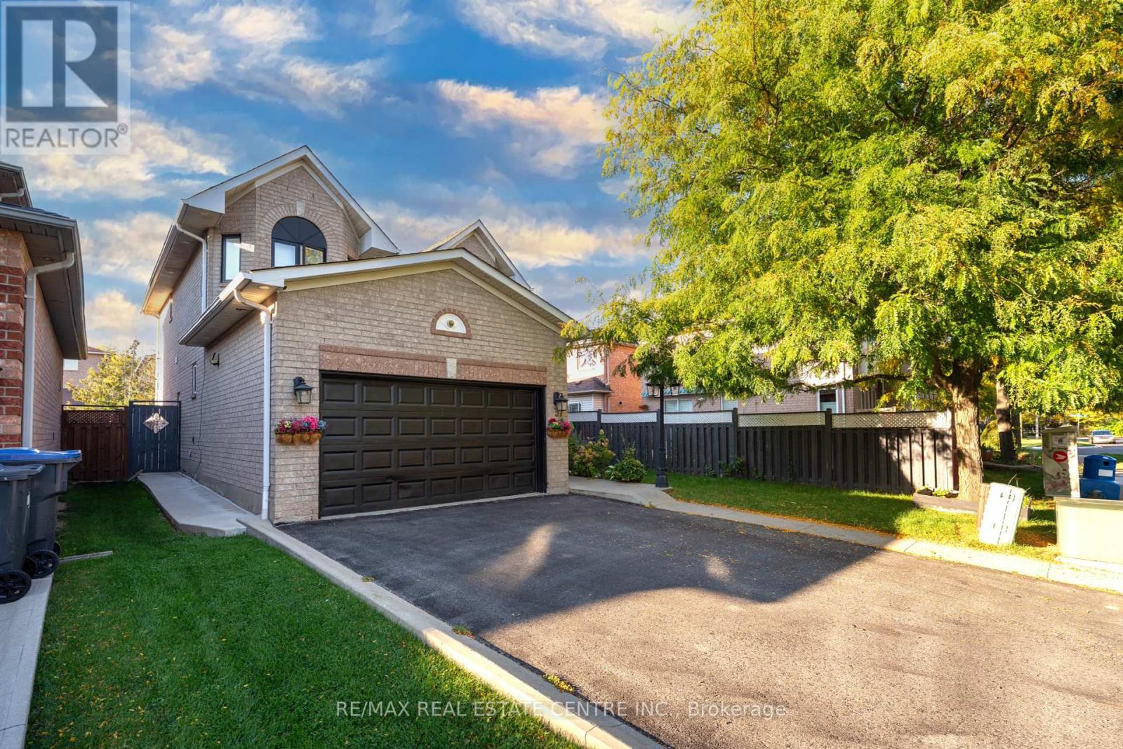 37 Pebblestone Circle, Brampton, Ontario  L6X 4N2 - Photo 48 - W12442639