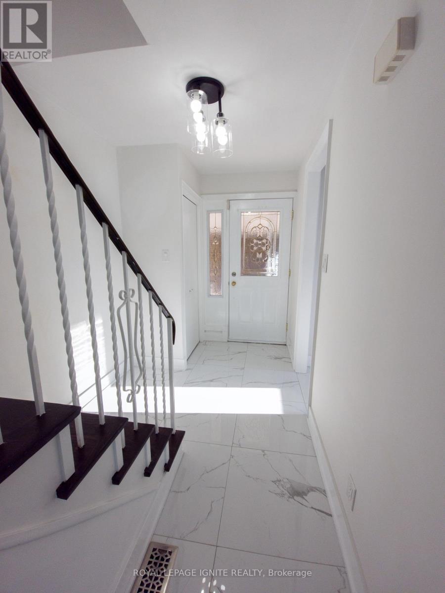 32 - 23 Tealham Drive, Toronto (West Humber-Clairville), Ontario  M9V 3T5 - Photo 3 - W12442641