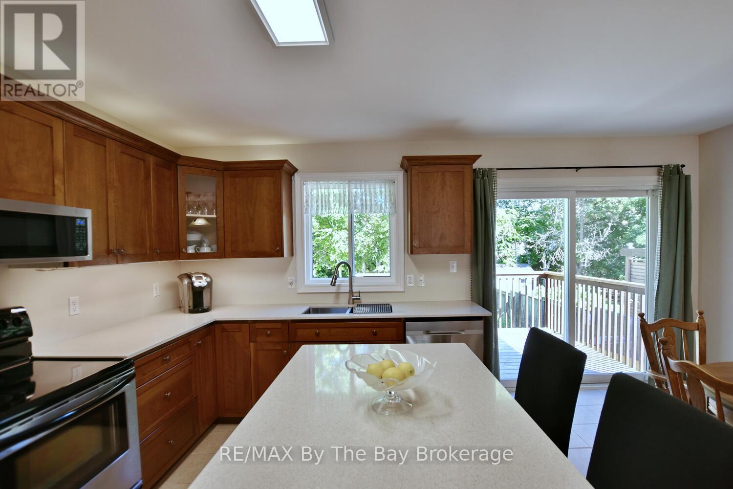 60 Caribou Trail, Wasaga Beach, Ontario  L9Z 1H4 - Photo 11 - S12442297