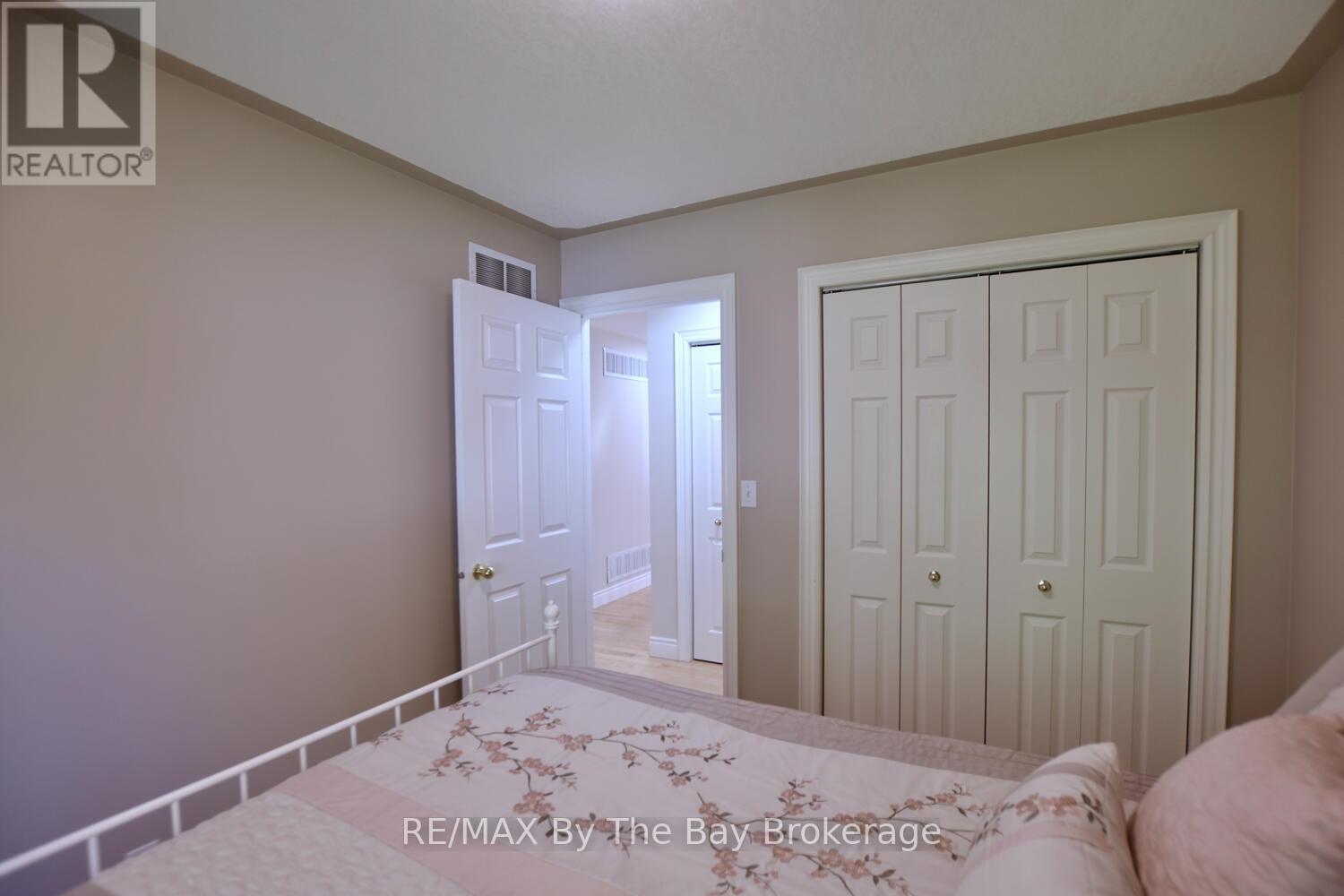 60 Caribou Trail, Wasaga Beach, Ontario  L9Z 1H4 - Photo 17 - S12442297