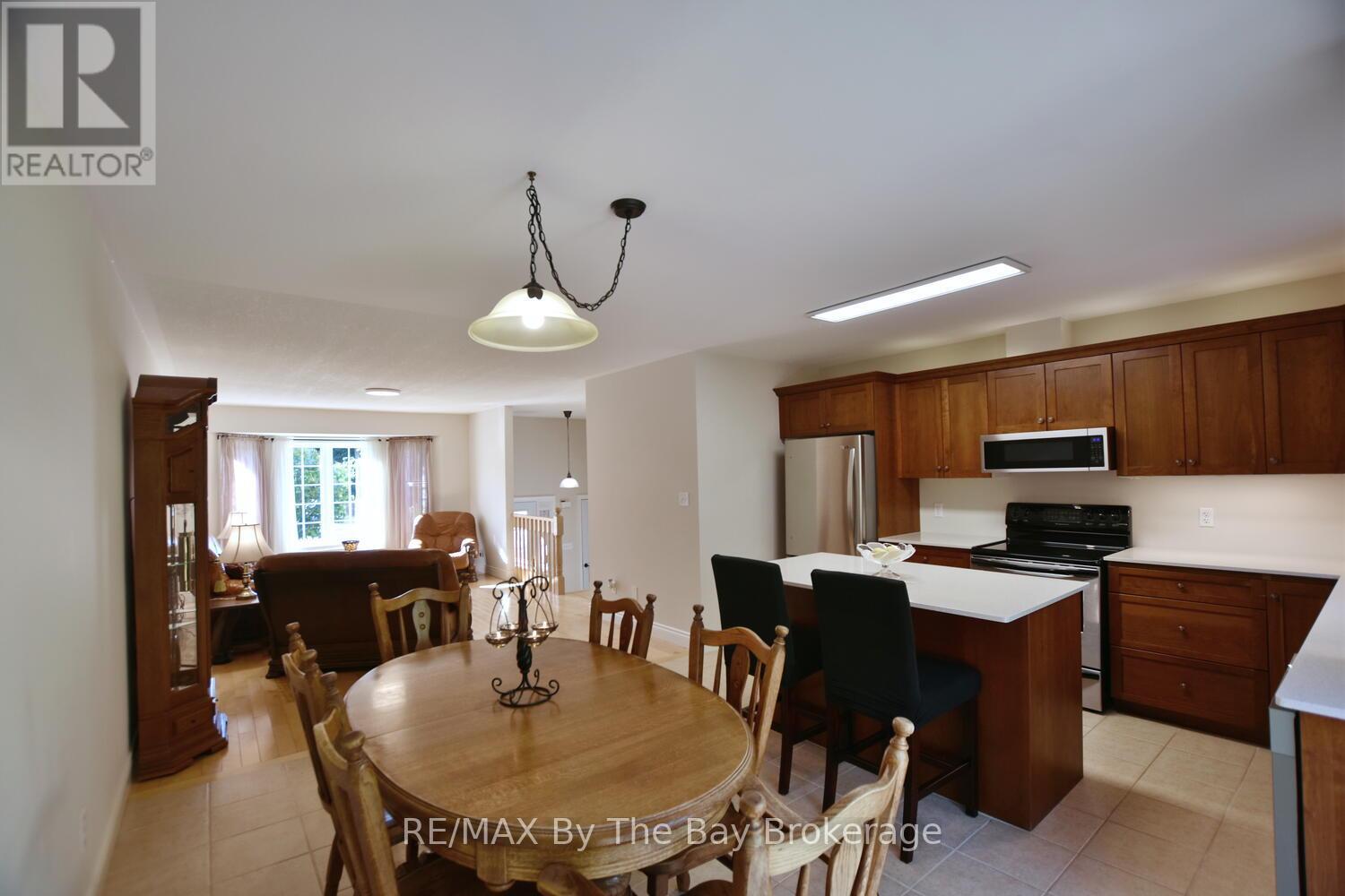 60 Caribou Trail, Wasaga Beach, Ontario  L9Z 1H4 - Photo 12 - S12442297