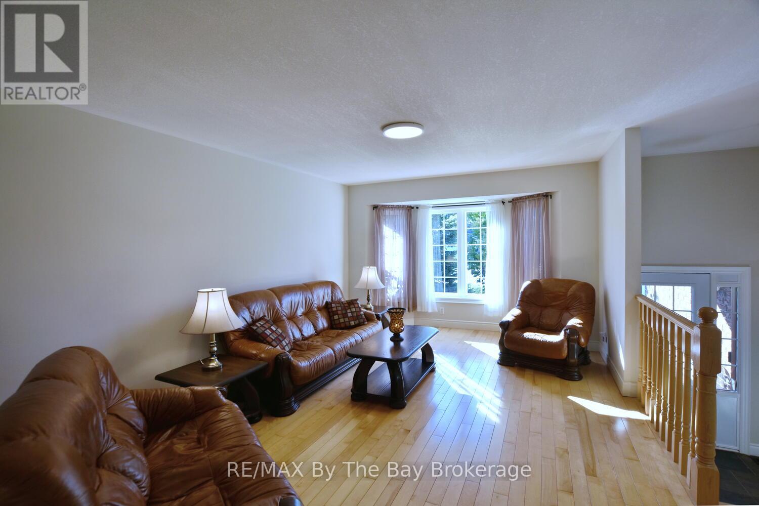 60 Caribou Trail, Wasaga Beach, Ontario  L9Z 1H4 - Photo 13 - S12442297
