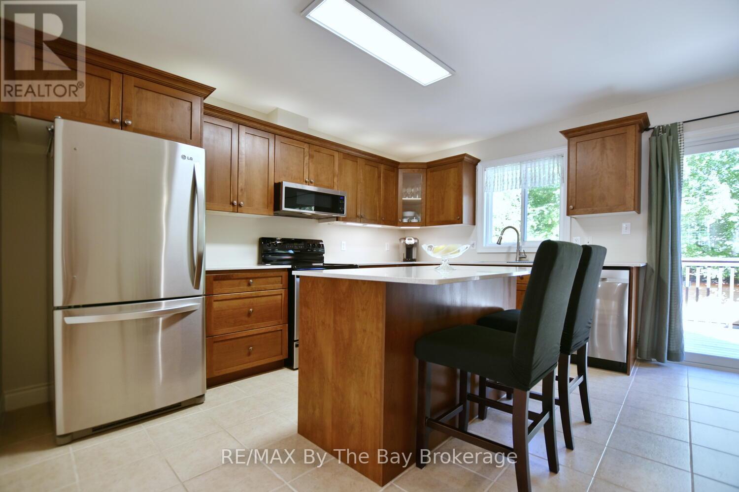 60 Caribou Trail, Wasaga Beach, Ontario  L9Z 1H4 - Photo 8 - S12442297