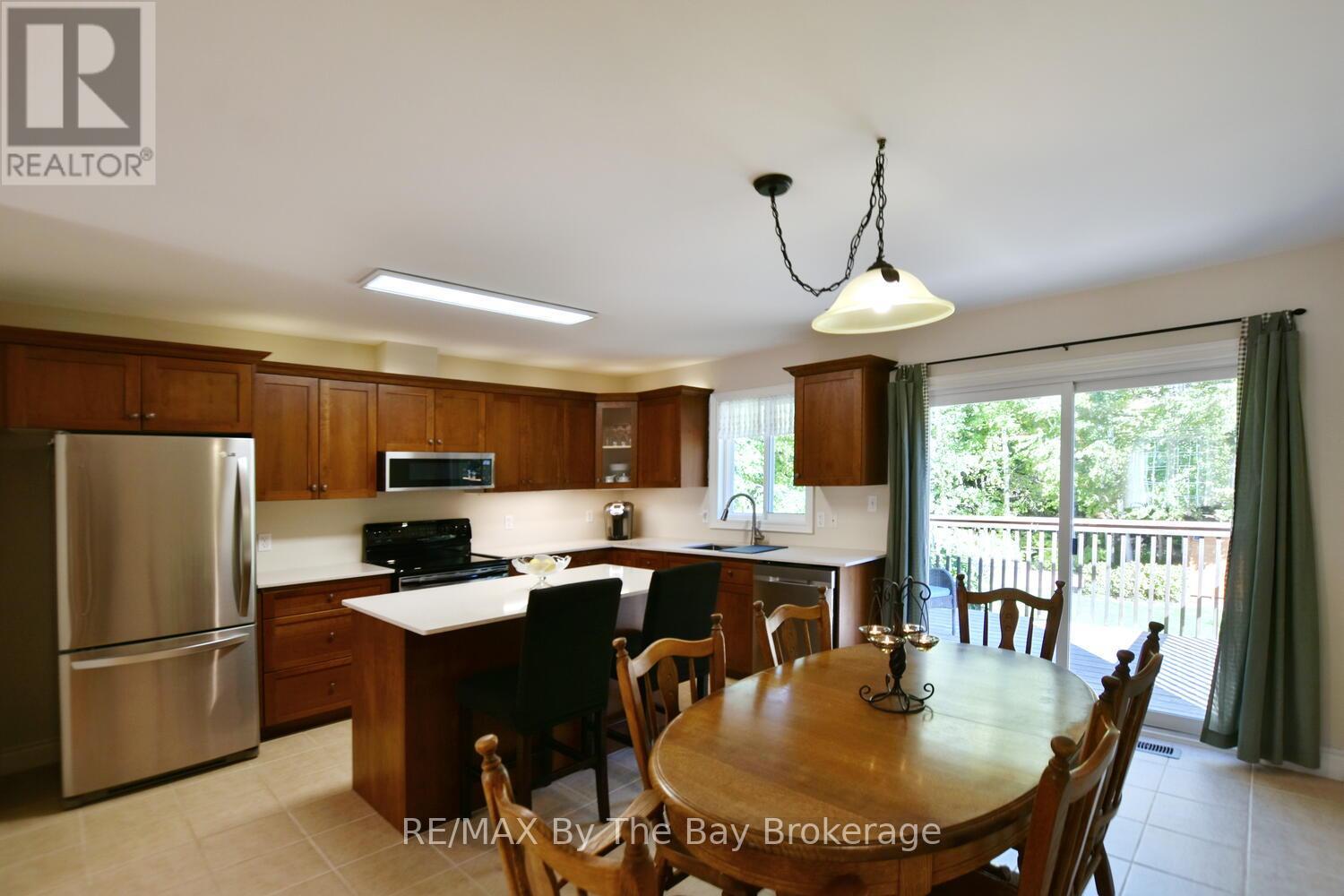 60 Caribou Trail, Wasaga Beach, Ontario  L9Z 1H4 - Photo 9 - S12442297