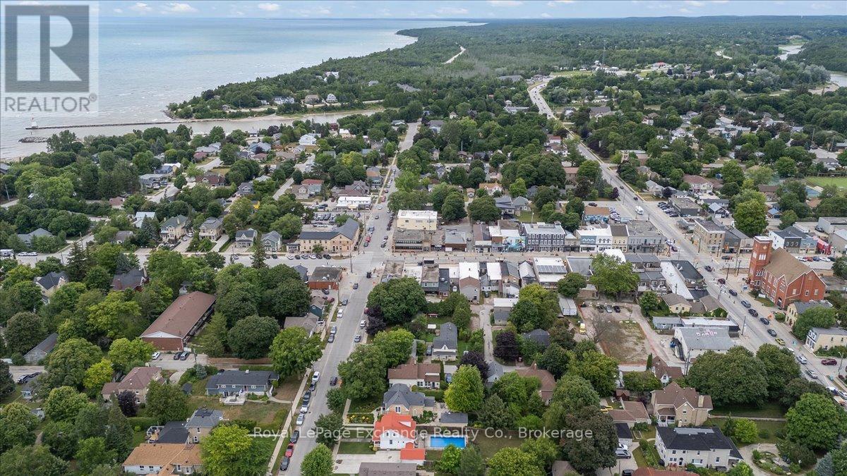 40 Grosvenor Street S, Saugeen Shores, Ontario  N0H 2L0 - Photo 4 - X12442735