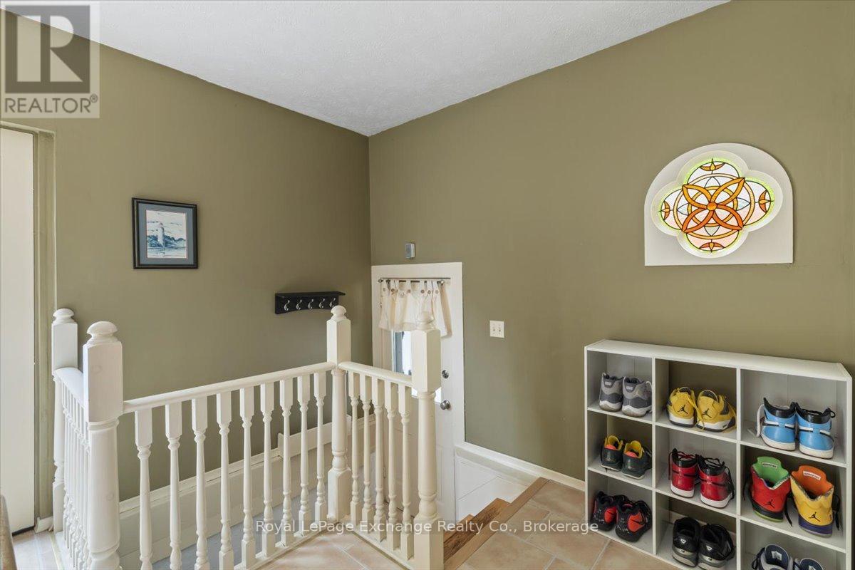 40 Grosvenor Street S, Saugeen Shores, Ontario  N0H 2L0 - Photo 23 - X12442735