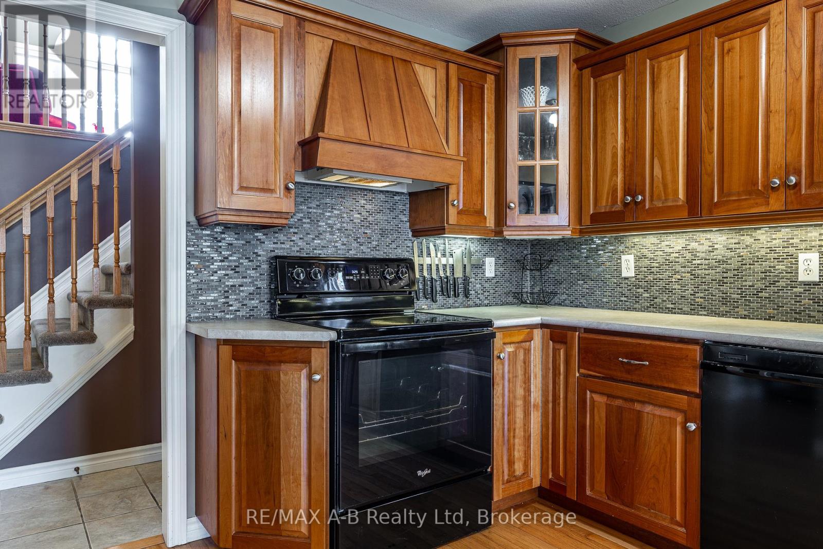 384 Douglas Street, Stratford, Ontario  N5A 7Z7 - Photo 8 - X12442806