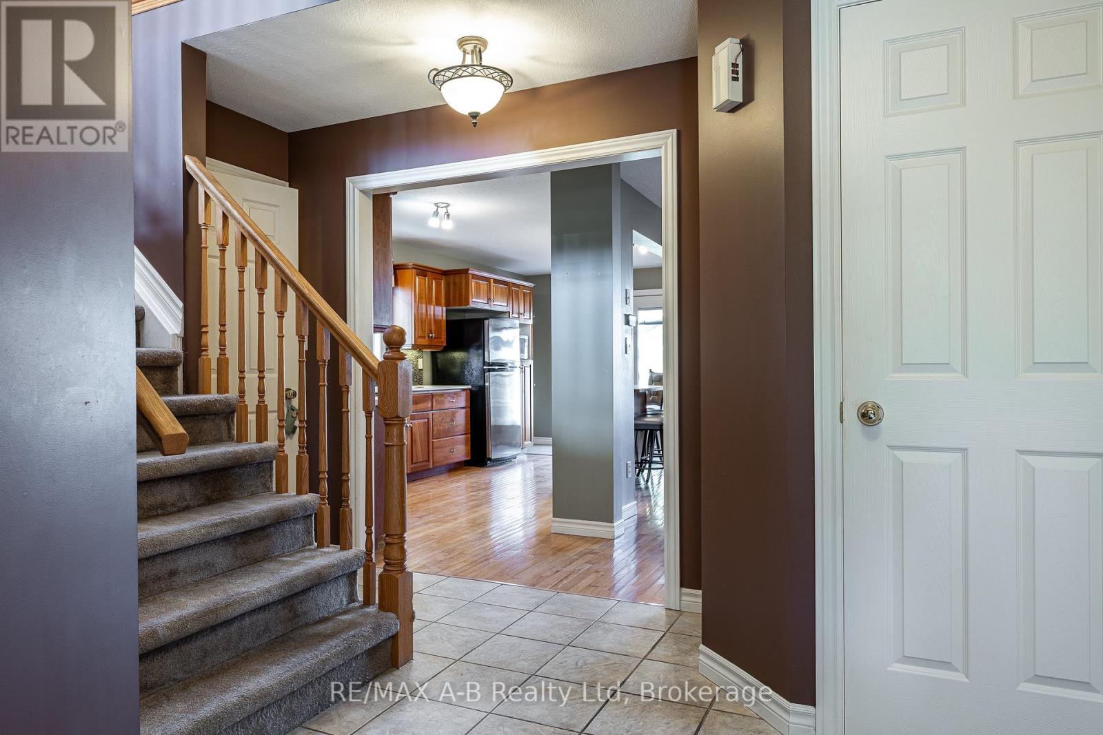 384 Douglas Street, Stratford, Ontario  N5A 7Z7 - Photo 5 - X12442806