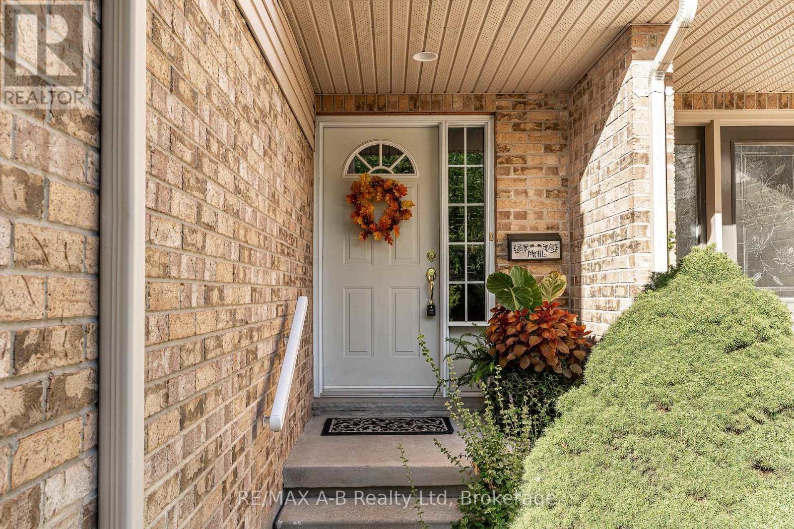 384 Douglas Street, Stratford, Ontario  N5A 7Z7 - Photo 3 - X12442806