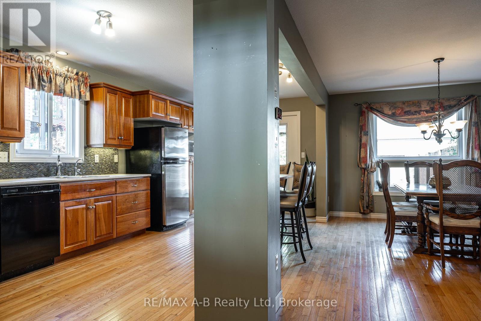 384 Douglas Street, Stratford, Ontario  N5A 7Z7 - Photo 6 - X12442806