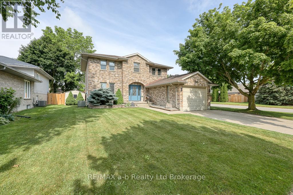 346 Riverview Drive, Strathroy-Caradoc, Ontario  N7G 4B7 - Photo 1 - X12442726