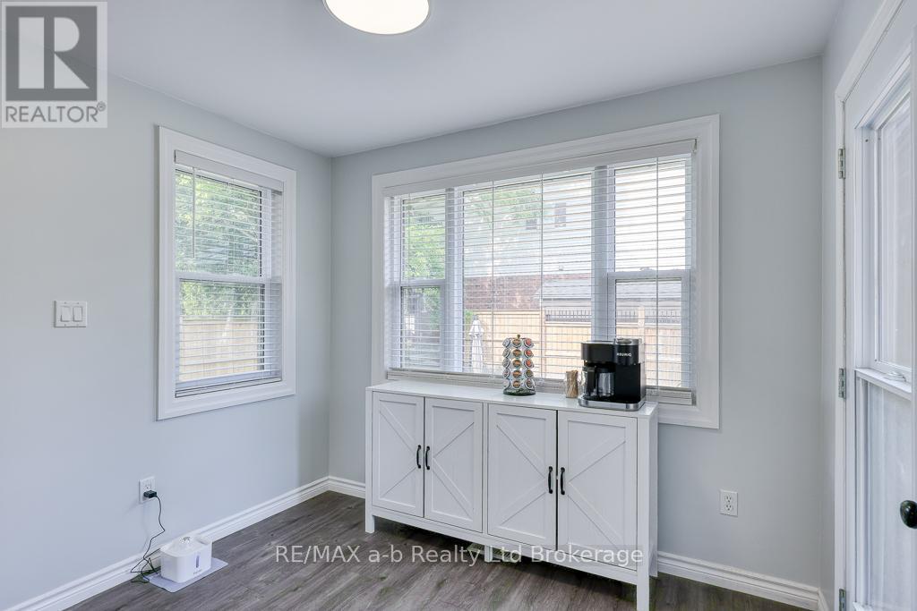 346 Riverview Drive, Strathroy-Caradoc, Ontario  N7G 4B7 - Photo 15 - X12442726