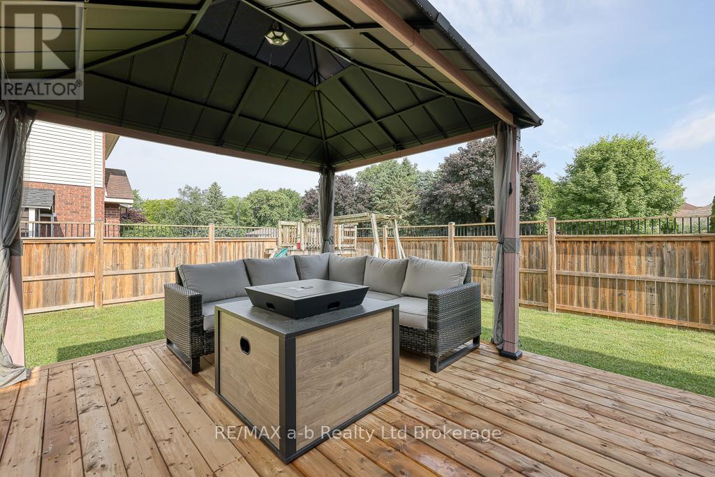 346 Riverview Drive, Strathroy-Caradoc, Ontario  N7G 4B7 - Photo 36 - X12442726