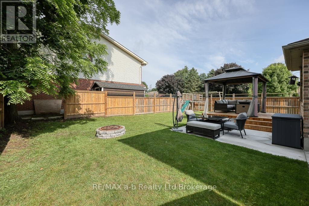 346 Riverview Drive, Strathroy-Caradoc, Ontario  N7G 4B7 - Photo 40 - X12442726