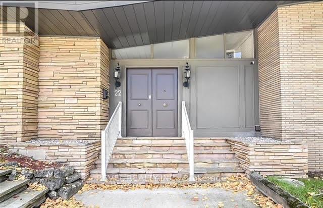22 West Park Avenue, Hamilton (Ainslie Wood), Ontario  L8S 3M3 - Photo 2 - X12442557