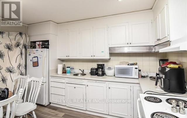 22 West Park Avenue, Hamilton (Ainslie Wood), Ontario  L8S 3M3 - Photo 20 - X12442557