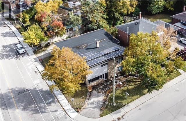 22 West Park Avenue, Hamilton (Ainslie Wood), Ontario  L8S 3M3 - Photo 6 - X12442557