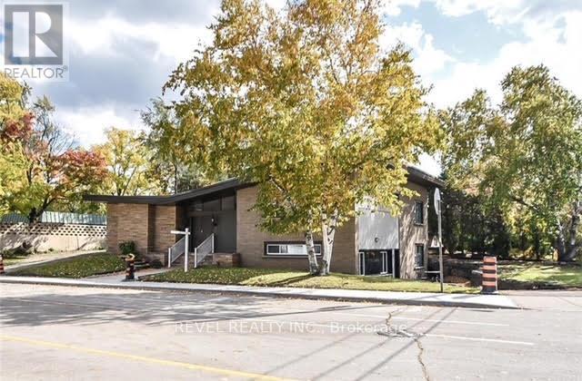 22 West Park Avenue, Hamilton (Ainslie Wood), Ontario  L8S 3M3 - Photo 7 - X12442557
