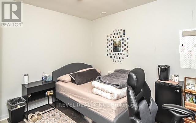 22 West Park Avenue, Hamilton (Ainslie Wood), Ontario  L8S 3M3 - Photo 9 - X12442557