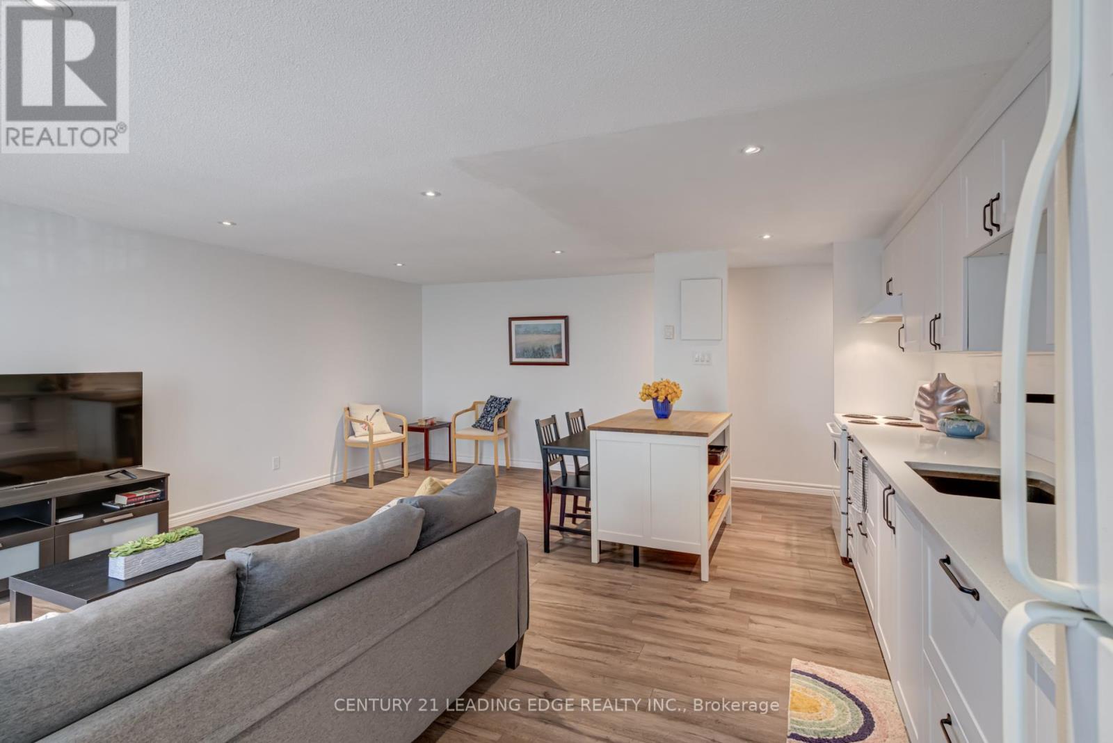 314 - 30 Avalon Place, Kitchener, Ontario  N2M 4N6 - Photo 6 - X12442563