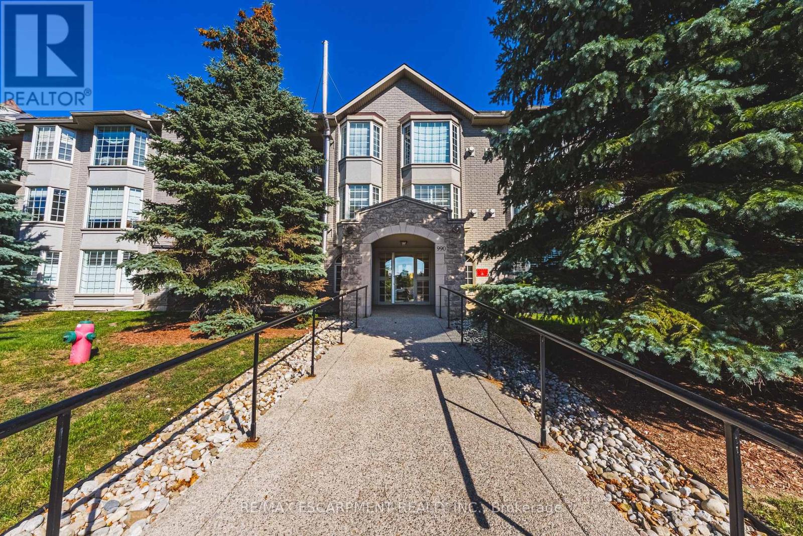 308 - 990 Golf Links Road, Hamilton (Meadowlands), Ontario  L9K 1J8 - Photo 1 - X12442574