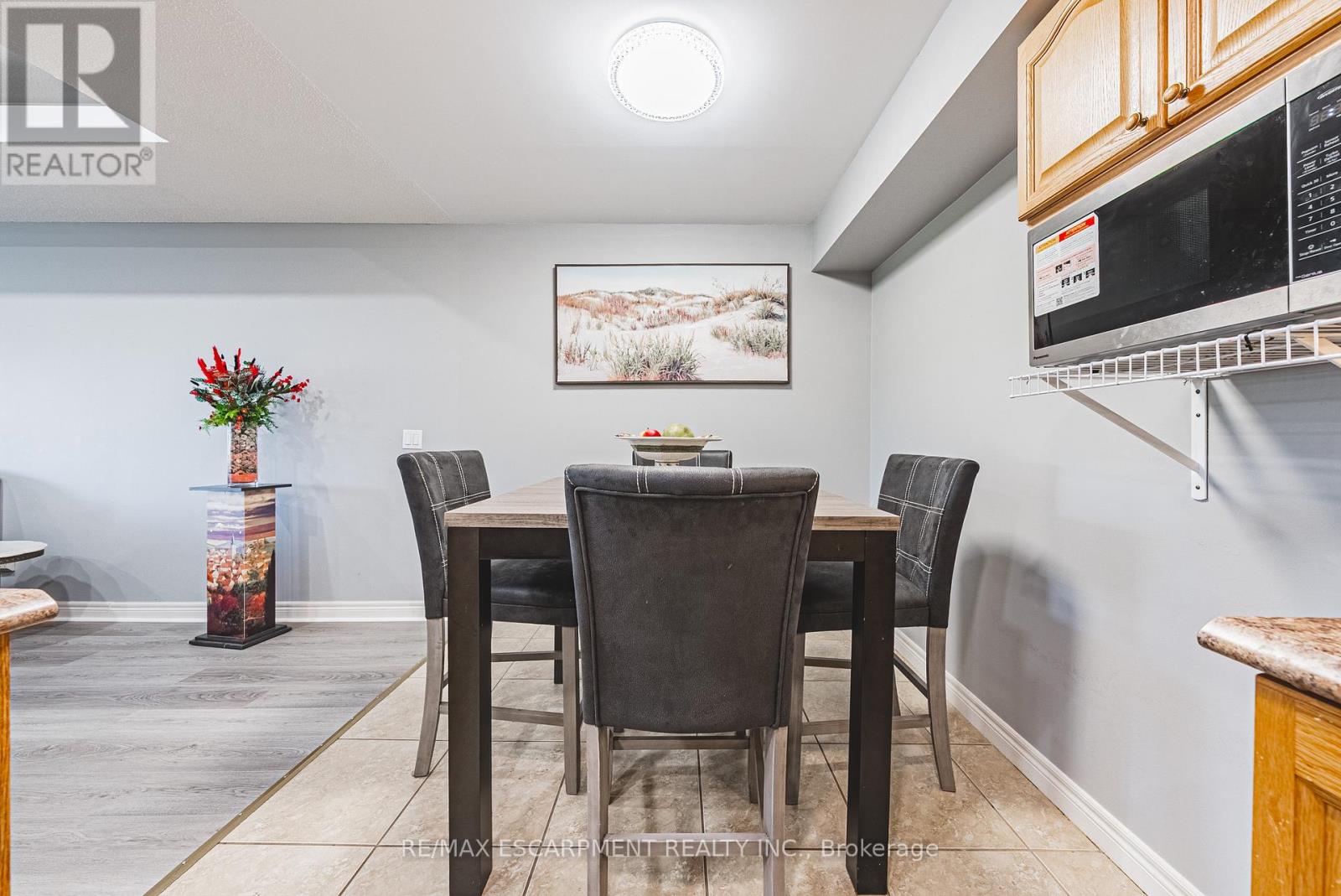 308 - 990 Golf Links Road, Hamilton (Meadowlands), Ontario  L9K 1J8 - Photo 12 - X12442574