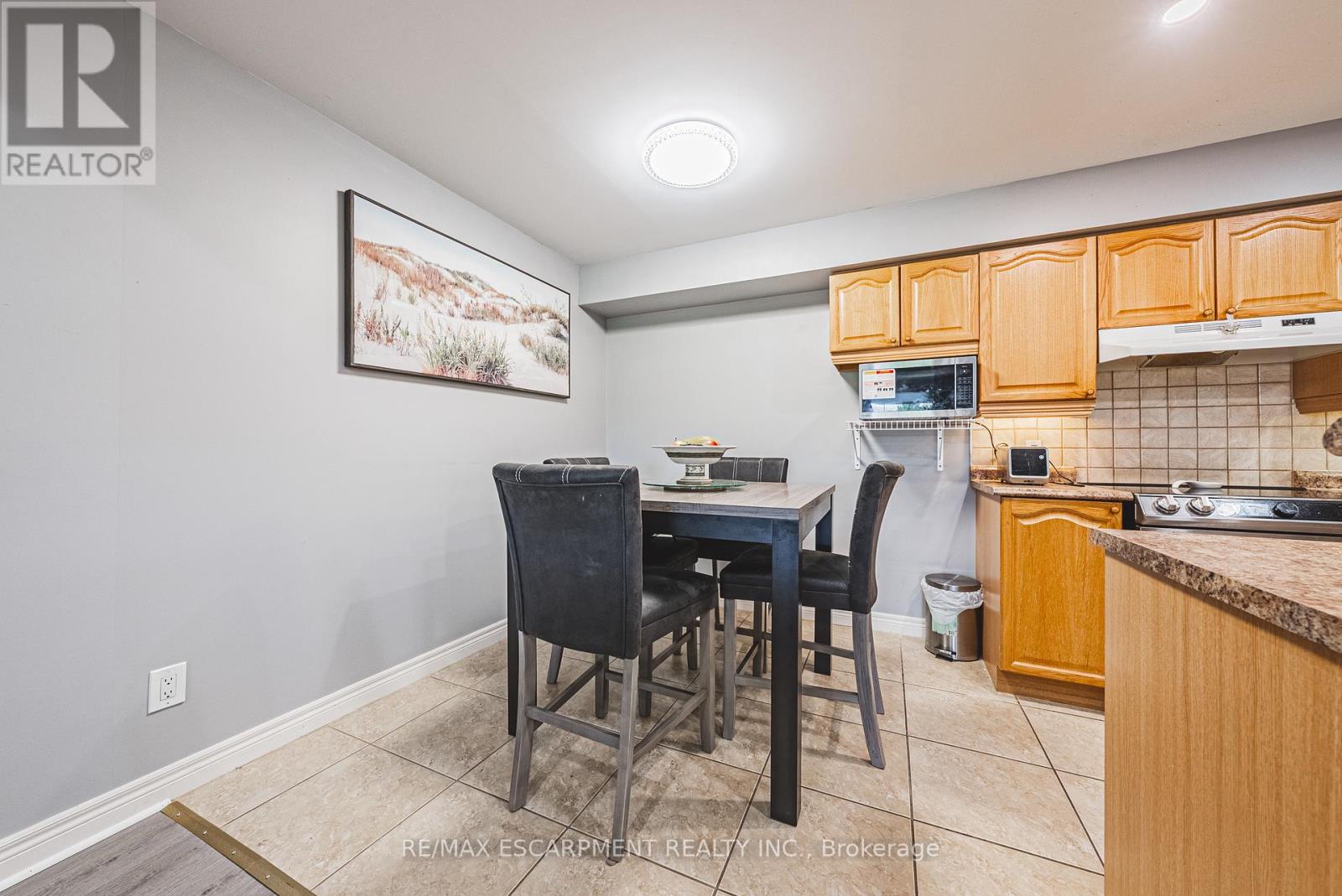 308 - 990 Golf Links Road, Hamilton (Meadowlands), Ontario  L9K 1J8 - Photo 14 - X12442574