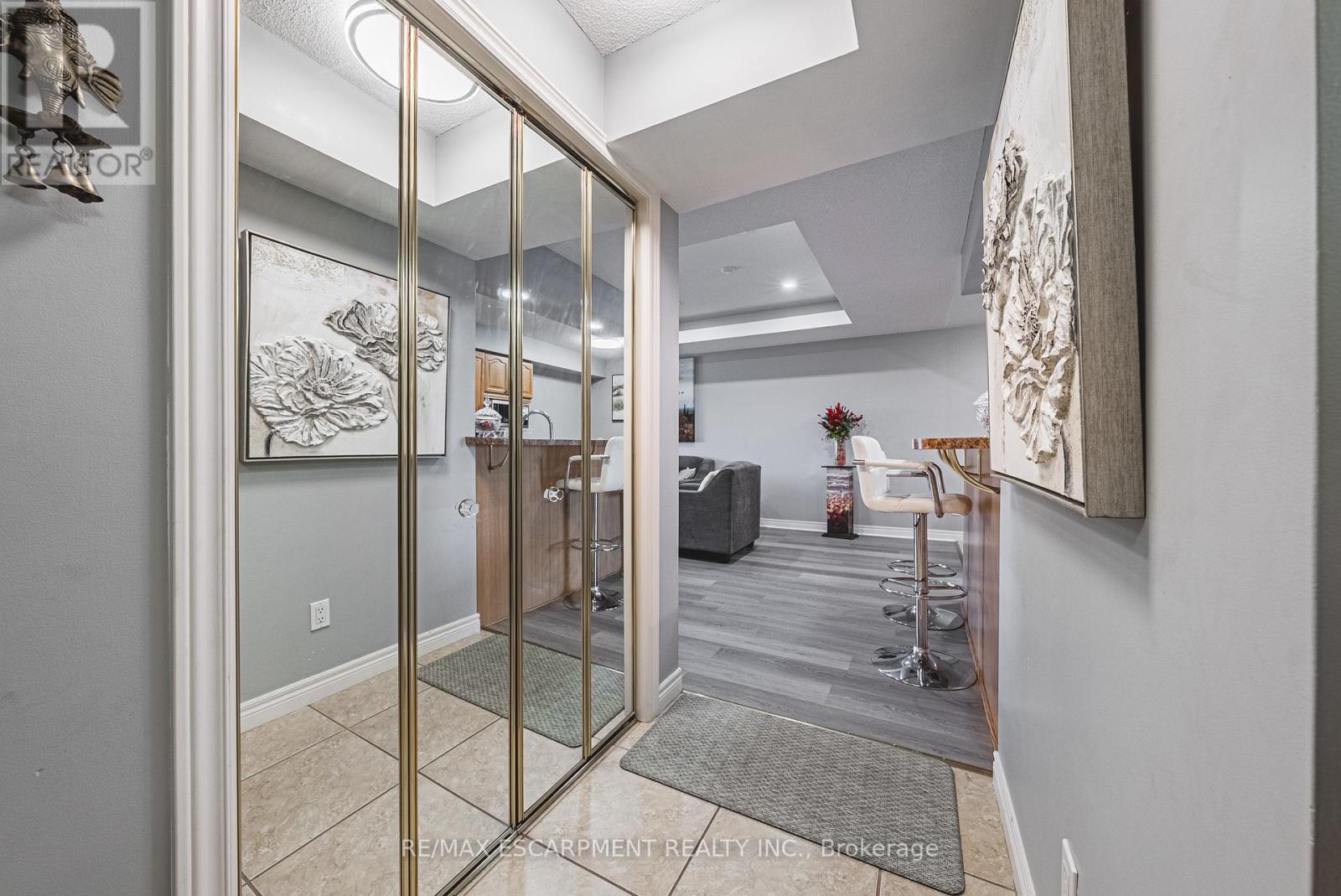 308 - 990 Golf Links Road, Hamilton (Meadowlands), Ontario  L9K 1J8 - Photo 8 - X12442574