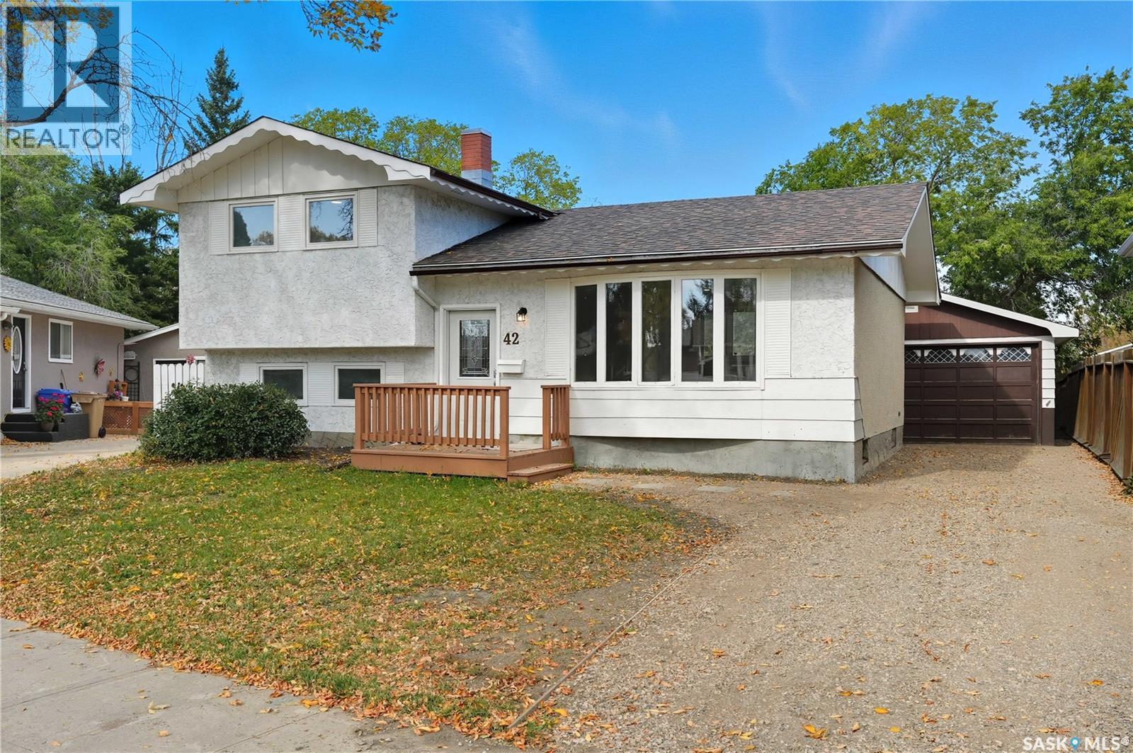 42 Aitken Crescent, Regina, Saskatchewan  S4R 5W7 - Photo 2 - SK019882