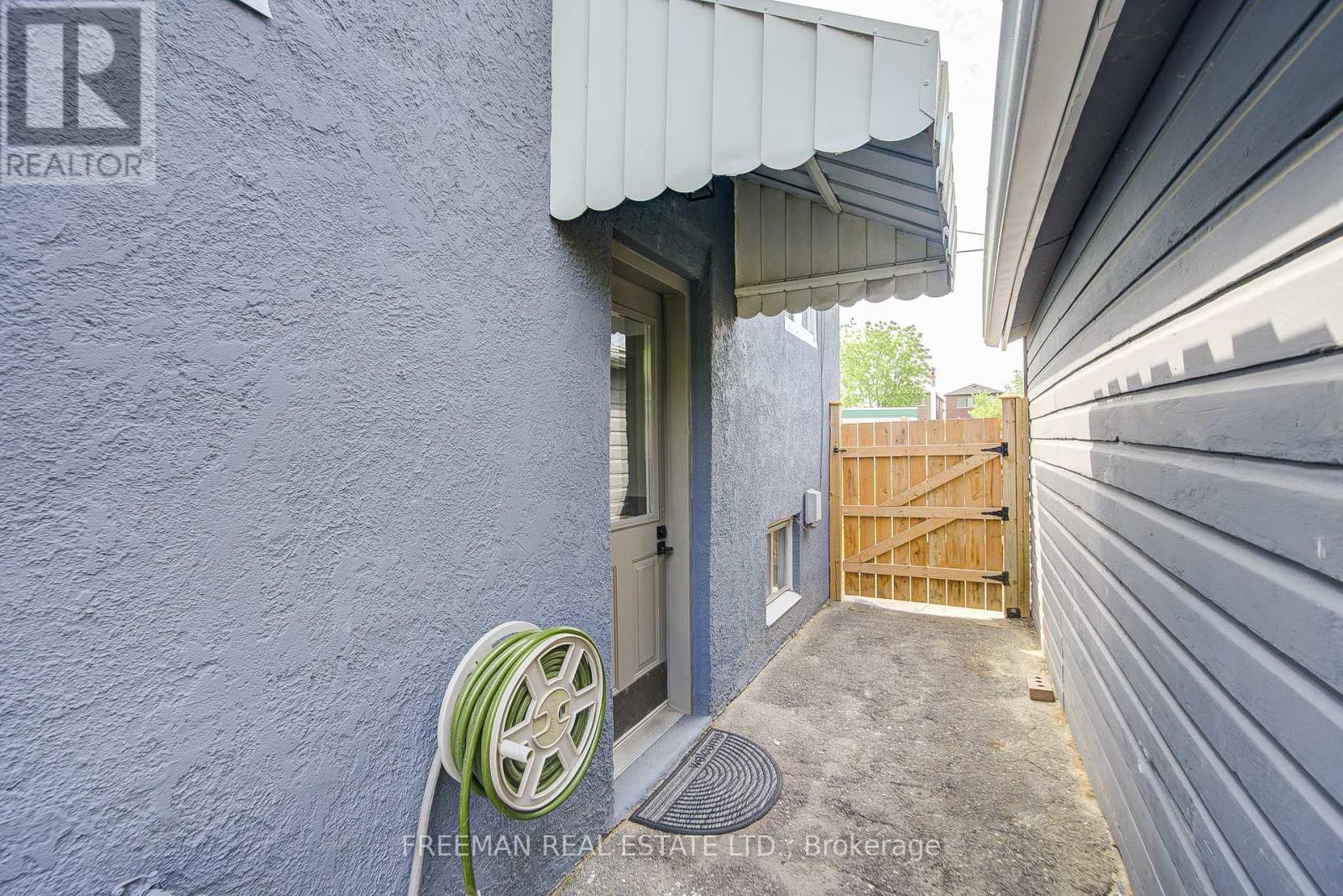 6 Lloyd George Avenue, Toronto, Ontario  M8W 3W4 - Photo 33 - W12409915