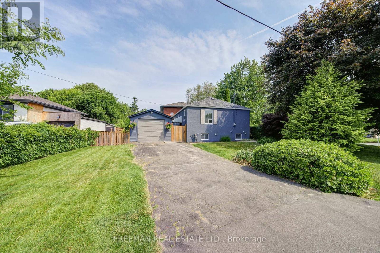 6 Lloyd George Avenue, Toronto, Ontario  M8W 3W4 - Photo 5 - W12409915