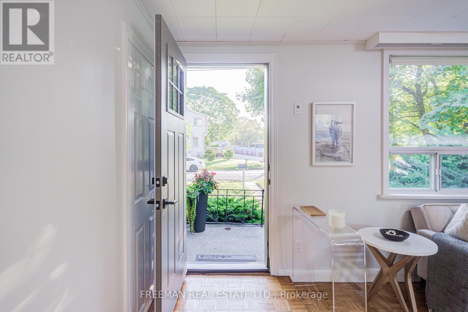 6 Lloyd George Avenue, Toronto, Ontario  M8W 3W4 - Photo 6 - W12409915