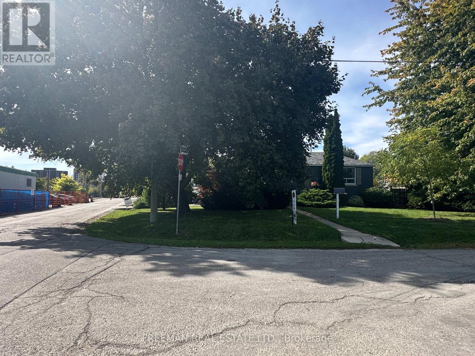 6 Lloyd George Avenue, Toronto, Ontario  M8W 3W4 - Photo 42 - W12409915