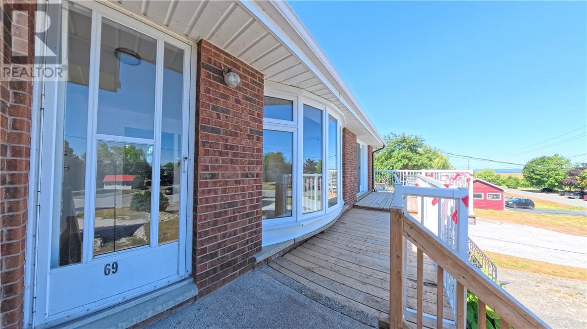 69 Robinson Street W, Little Current, Ontario  P0P 1K0 - Photo 1 - 2124965
