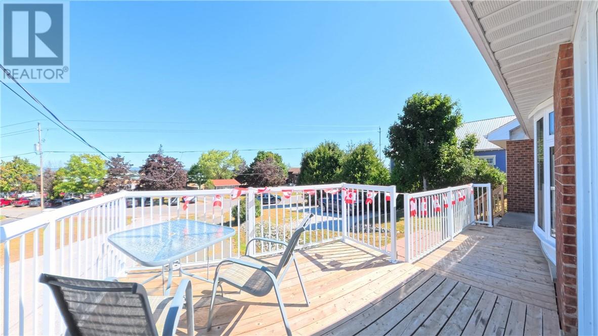 69 Robinson Street W, Little Current, Ontario  P0P 1K0 - Photo 5 - 2124965