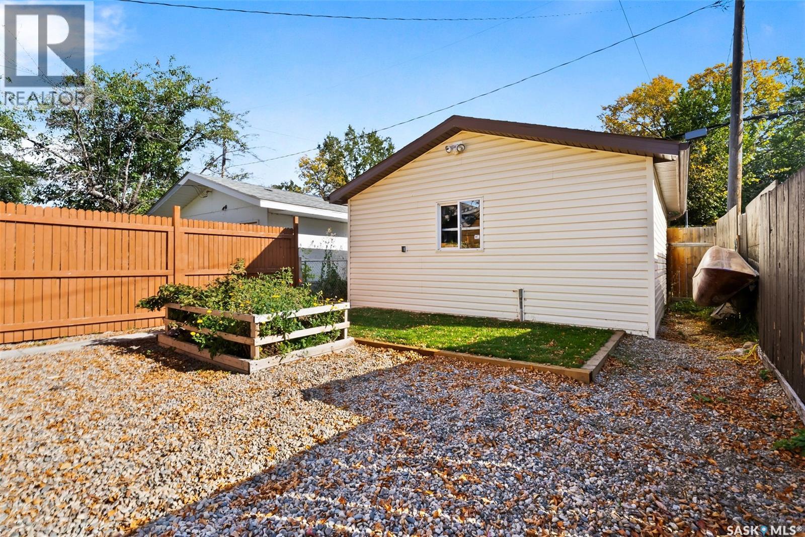 1551 Montague Street, Regina, Saskatchewan  S4T 3J4 - Photo 23 - SK020034