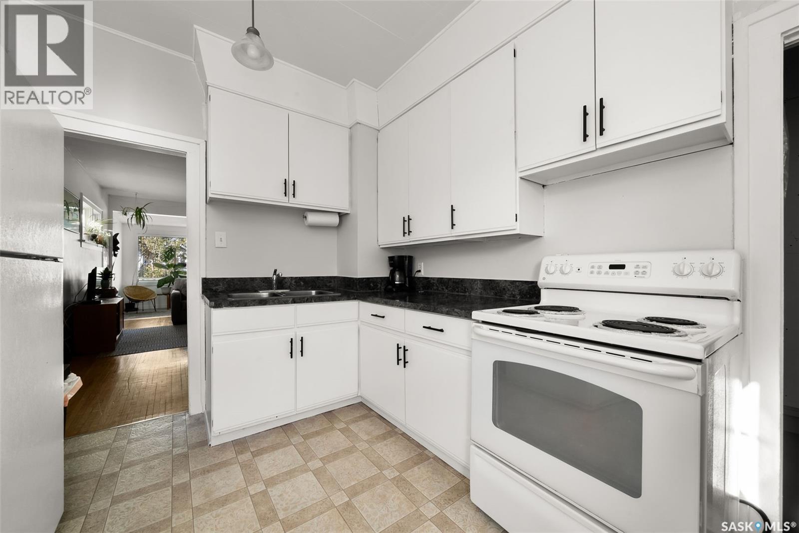 1551 Montague Street, Regina, Saskatchewan  S4T 3J4 - Photo 8 - SK020034