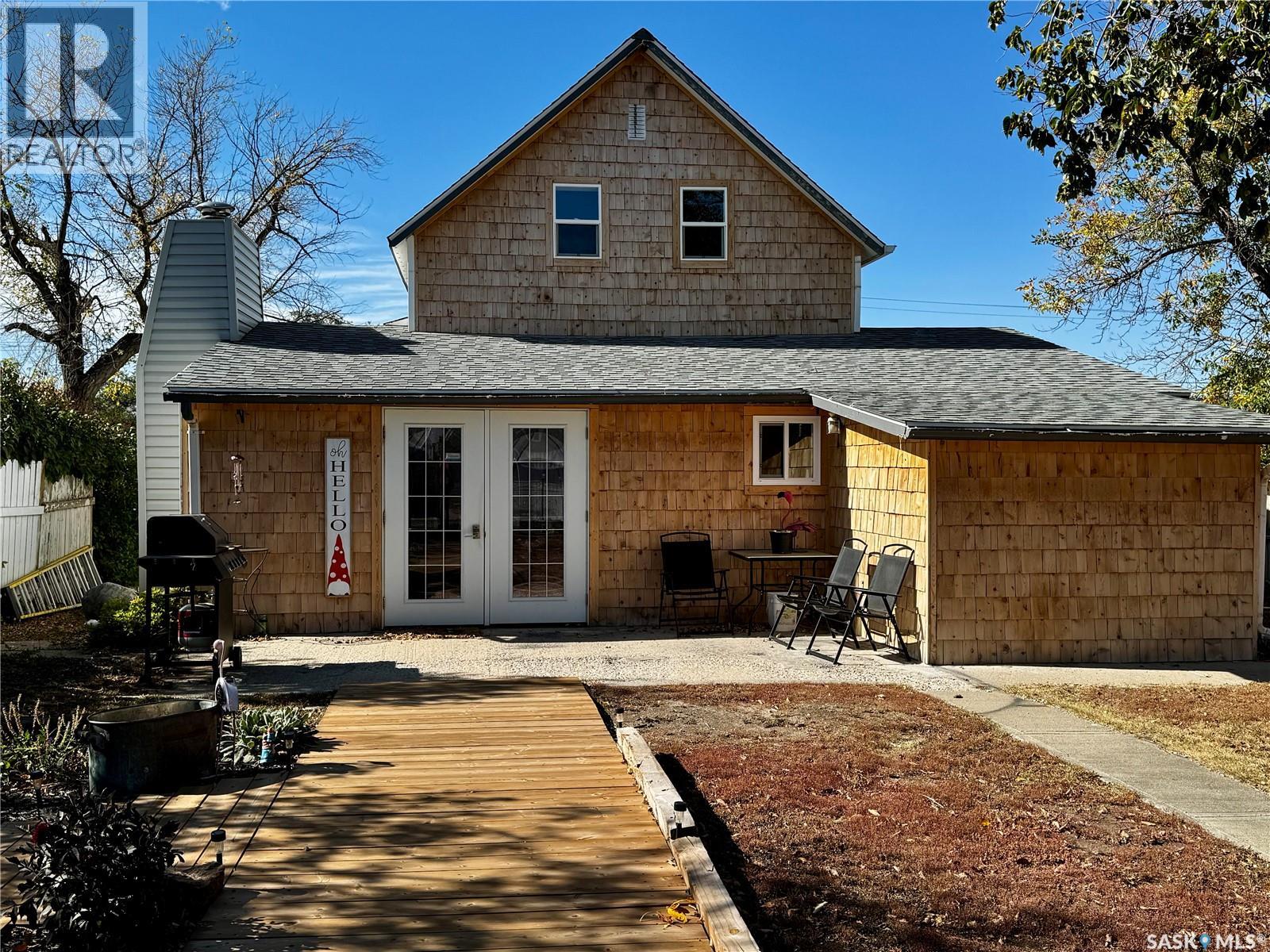 135 6th Avenue Ne, Swift Current, Saskatchewan  S9H 0L7 - Photo 2 - SK020029