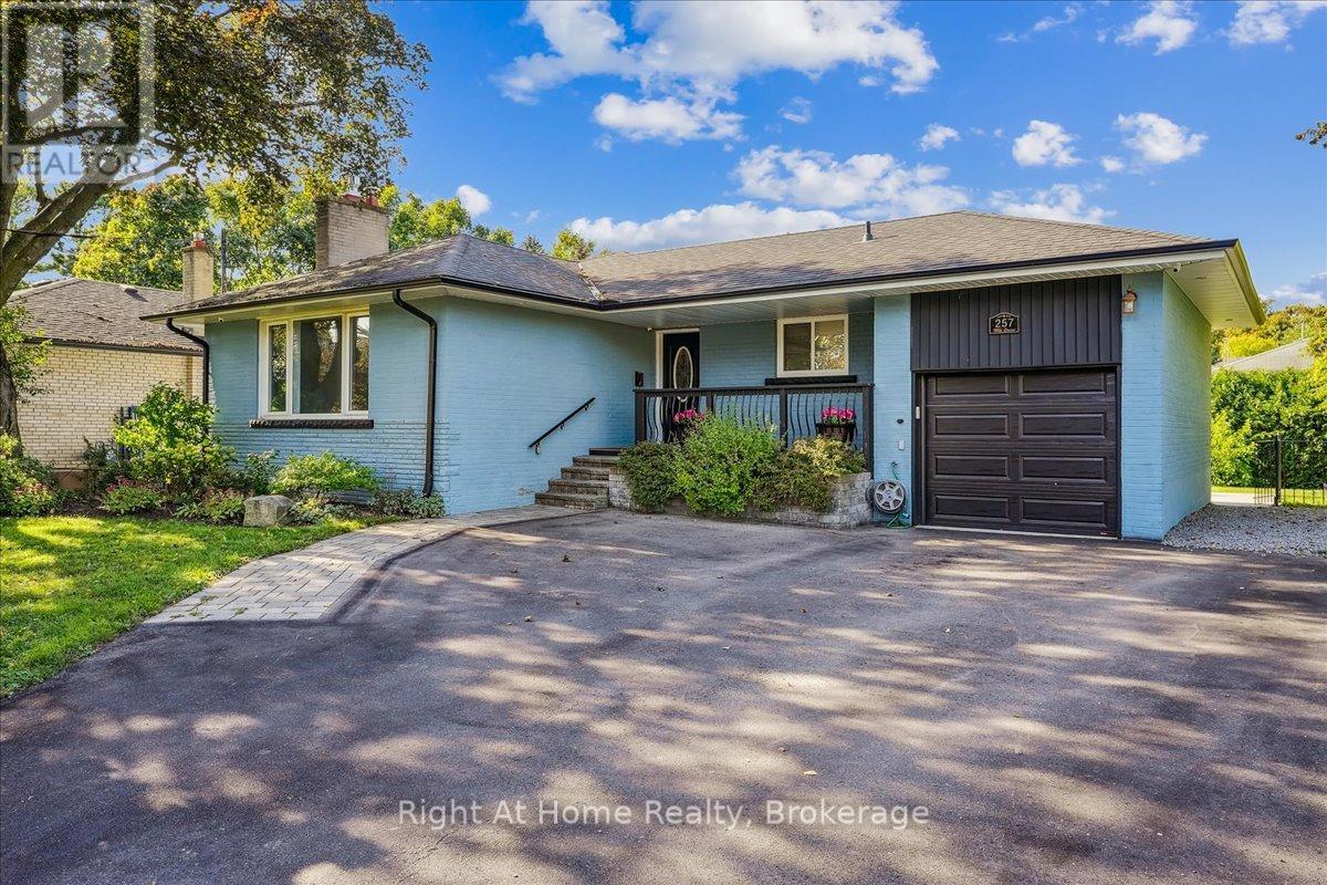 257 WALES CRESCENT, Oakville, Ontario
