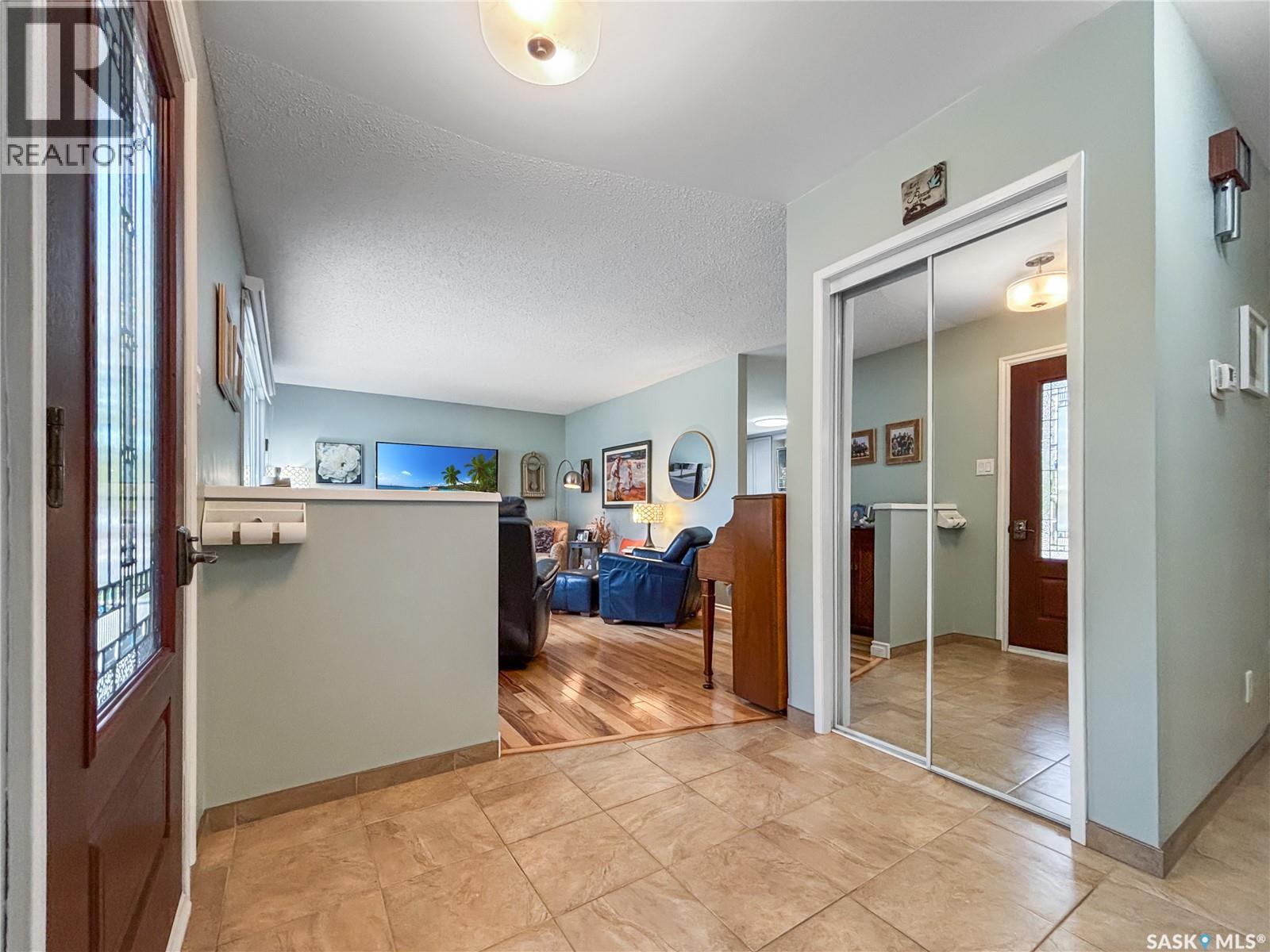 323 Tobin Crescent, Saskatoon, Saskatchewan  S7K 4N4 - Photo 6 - SK020020